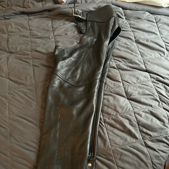 Kerr Men’s Leather Motorcycle Chaps - Picture 12 of 16